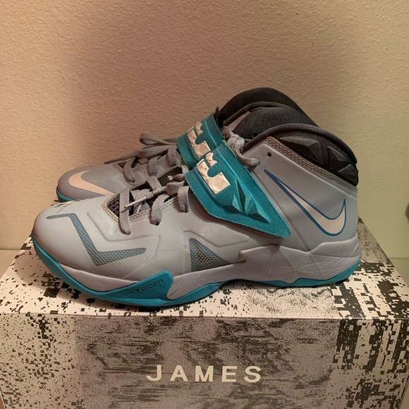 LeBron Soldier 7 (signed by Miami Heat Champion) - Picture 2 of 3